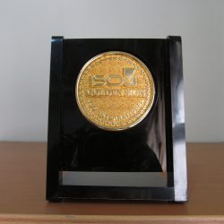 نشان طلائی چهره ماندگار مدیریت ماندگار کشور